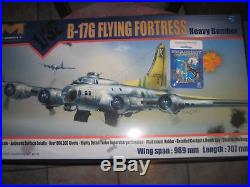 1 B17G & 1 B17E/F 1/32, with metal landing gear. Ships to whole world