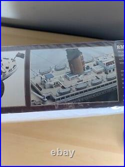 1350 Scale R. M. S. Titanic Plastic Model Ship Kit (Deluxe Ed.) Minicraft #11315