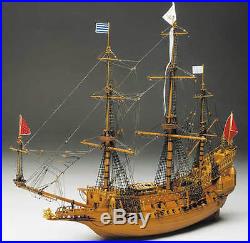 Beautiful, brand new wooden model ship kit by Mantua Sergal La Couronne (778)