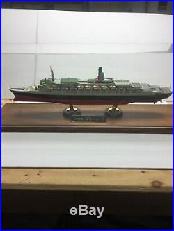 Queen Elizabeth 2 Cunard Ocean Liner Cruise Ship Model 25.5 WITH CUSTOM CASE
