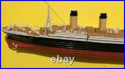The Titanic submersible model toy used condition sinks ship only, missing 1 prop