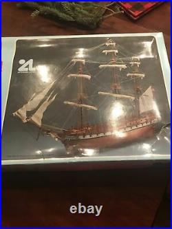 Vintage US Constellation Model Ship American Frigate 1798, 185 Scale